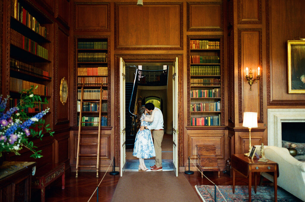 Couple portraits at Filoli Gardens in Woodside California